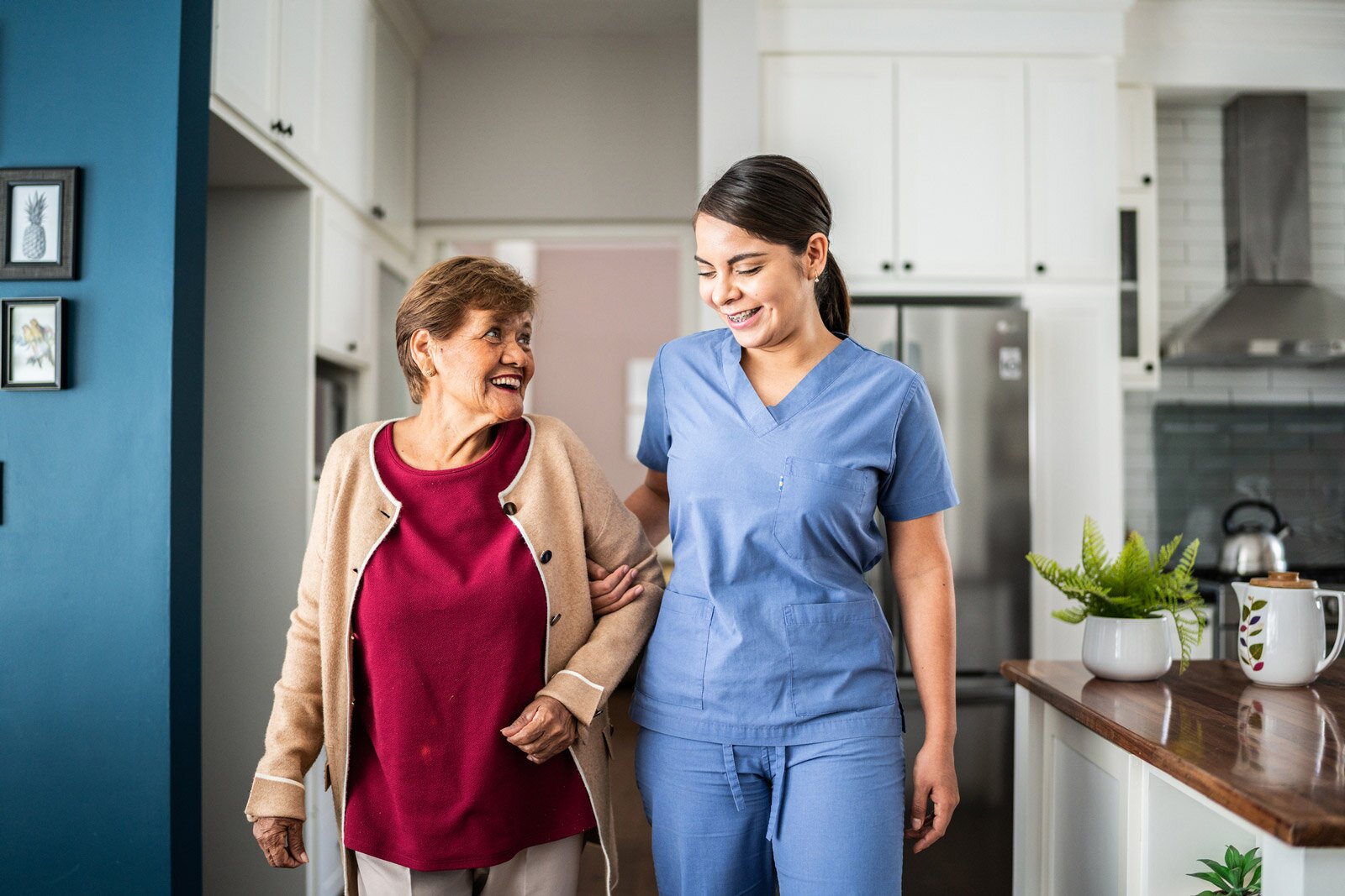 sl_better-living-care-choices-nurse-assisting-woman-kitchen