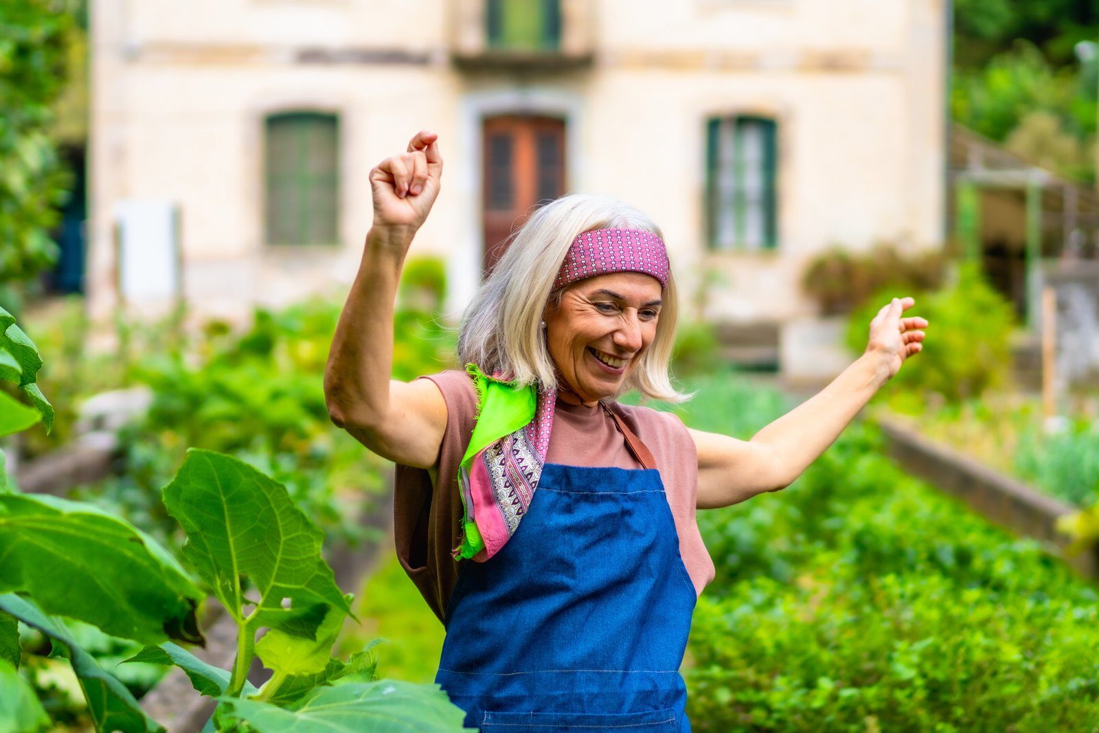 sl_better-living-homepage-lifestyle-woman-gardening